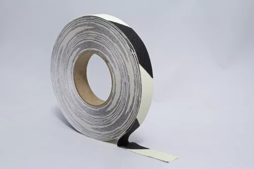 Veszélyre figyelmeztető foszforeszkáló csúszásgátló szalag-75mm x 18,3m-Fekete-Fehér