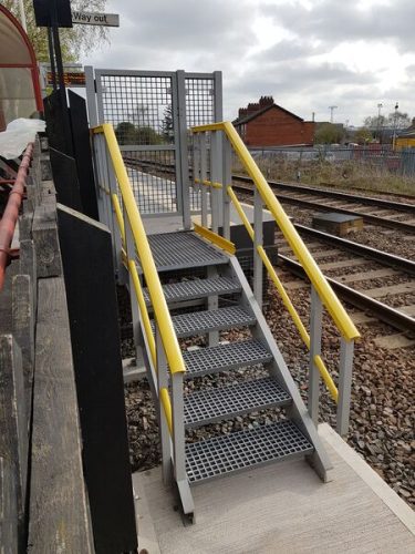 ÜPE - csúszásmentes lépcsőrendszer