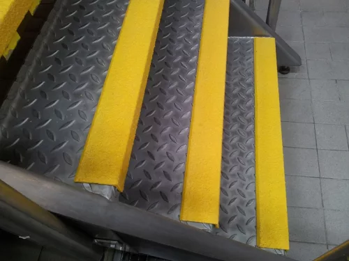 GRP Csúszásmentes lépcső élvédő - Ipari-55mm x 55mm x 1600mm-sárga RAL 1003