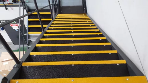GRP Csúszásmentes lépcsőelem - Ipari-250mm x 55mm x 1600mm-sárga RAL 1003