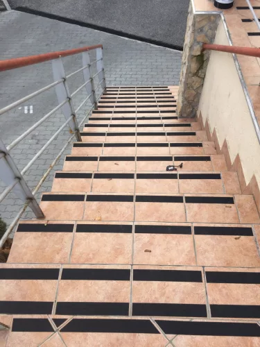 Fokozott érdes fekete -25mm x 18,3m-Fekete csúszásgátló szalag