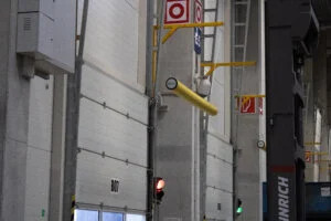 Jelzőrendszerű ütközőkordon