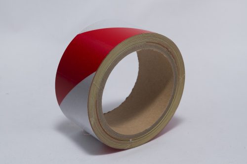 Veszélyre figyelmeztető reflektív szalagok, 50mmx10m-Fekete-Sárga