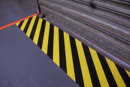 PermaLine Veszélyre Figyelmeztető, 0,9mm vastag-100mmx30m-Fehér-Piros