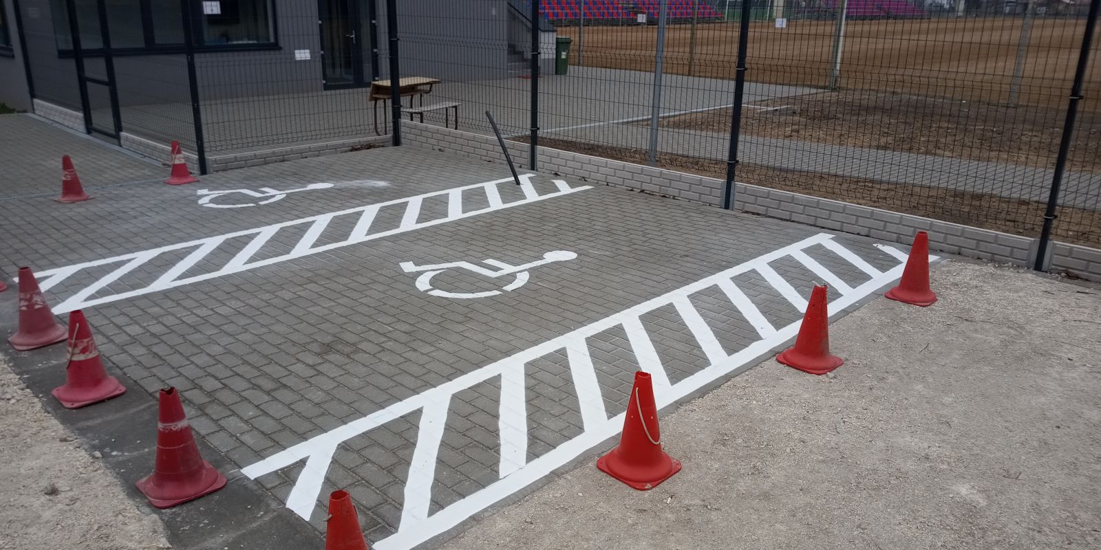 Útburkolati jelek festése országosan