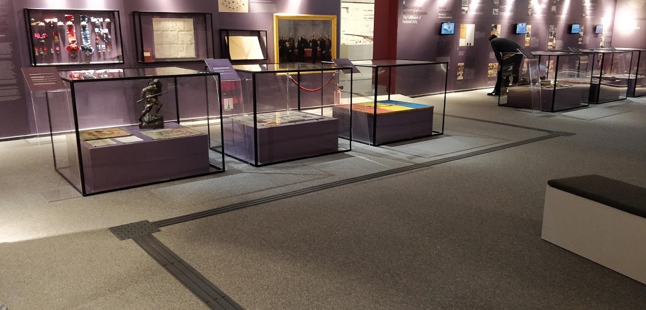 Taktilis burkolati jelek telepítése