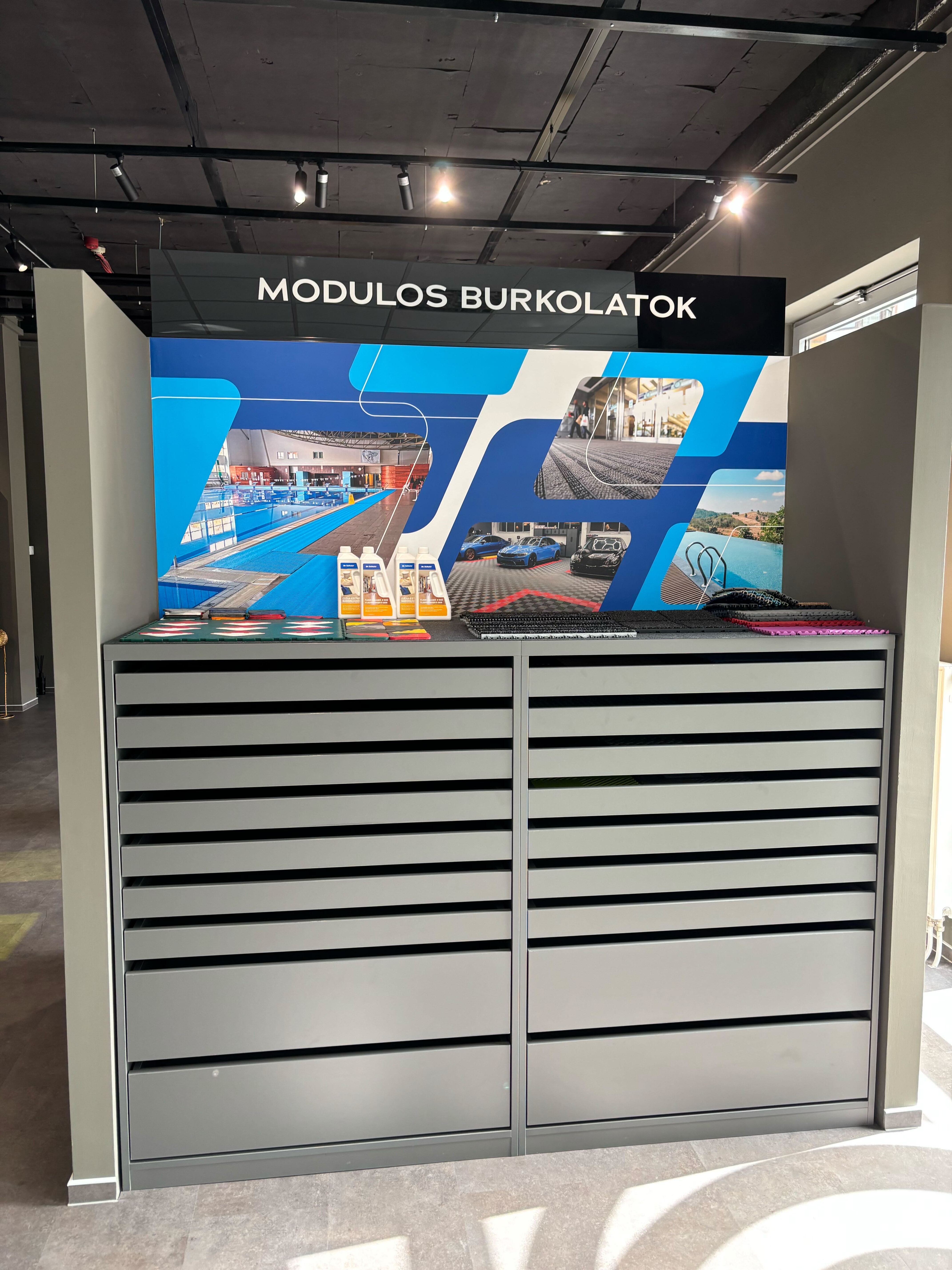 modulos-padloburkolat-bemutatoterem-02.jpg