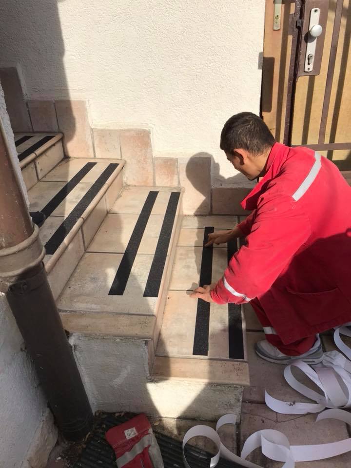 Családi ház kültéri lépcsőinek csúszásgátlása